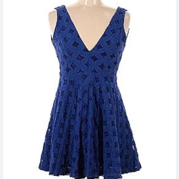 Finn & Clover Blue Lace Mini Dress Sz S - Picture 1 of 6
